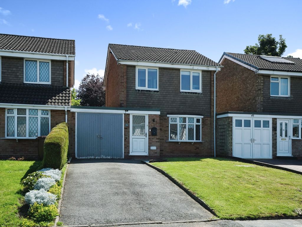 3 bed detached house for sale in Hawthorn Crescent, BurtonOnTrent