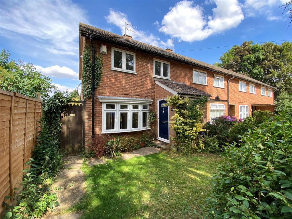 2 bed end terrace house for sale in Cell Barnes Lane, St Albans