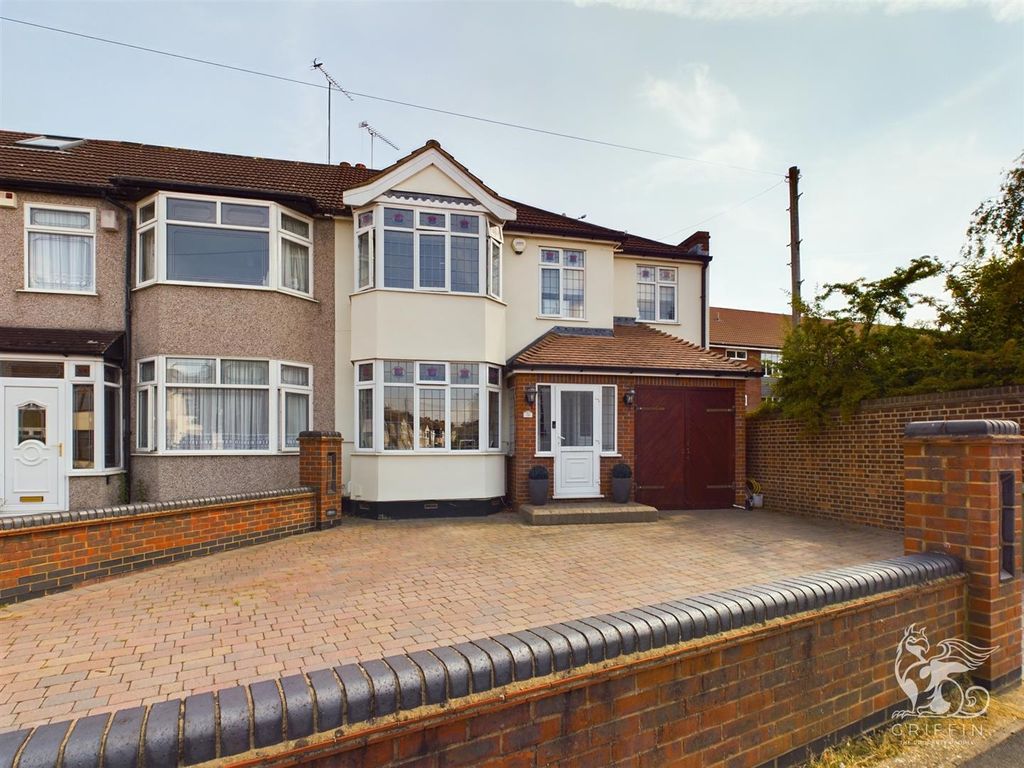 5 bed semidetached house for sale in Amery Gardens, Gidea Park