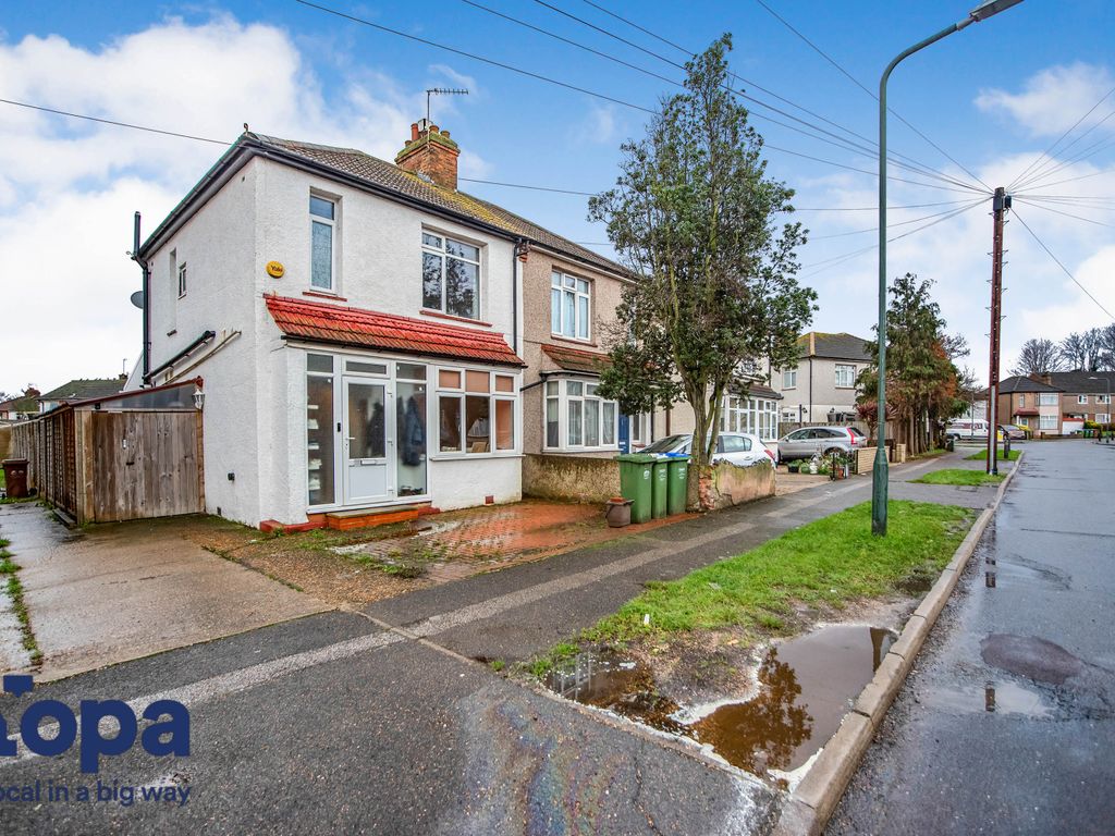 3 bed semidetached house for sale in Lincoln Road, Erith DA8, £400,000