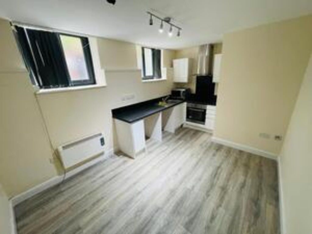 1 bed flat to rent in Flat 16, Ednam Court, 1 Ednam Road, Dudley DY1, £