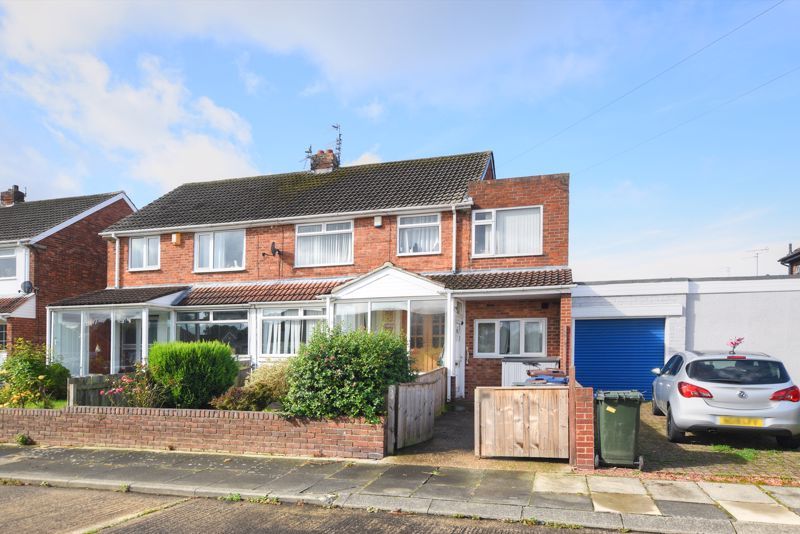 4 bed semidetached house for sale in Larchwood Avenue, Fawdon