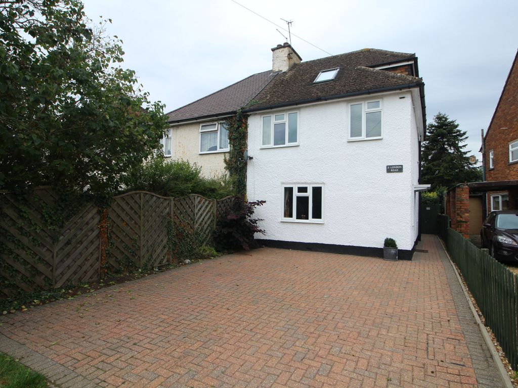 4 bed semidetached house for sale in London Road, Newport Pagnell MK16
