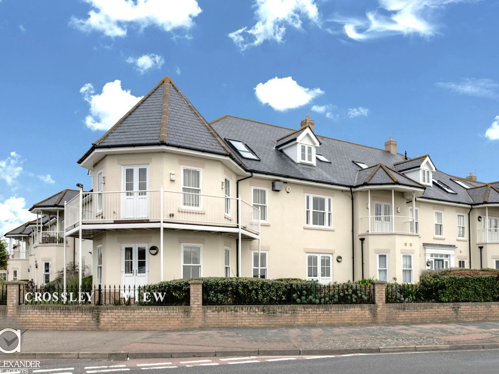 2 bed flat for sale in Marine Parade East, ClactonOnSea CO15, £150,000 Zoopla