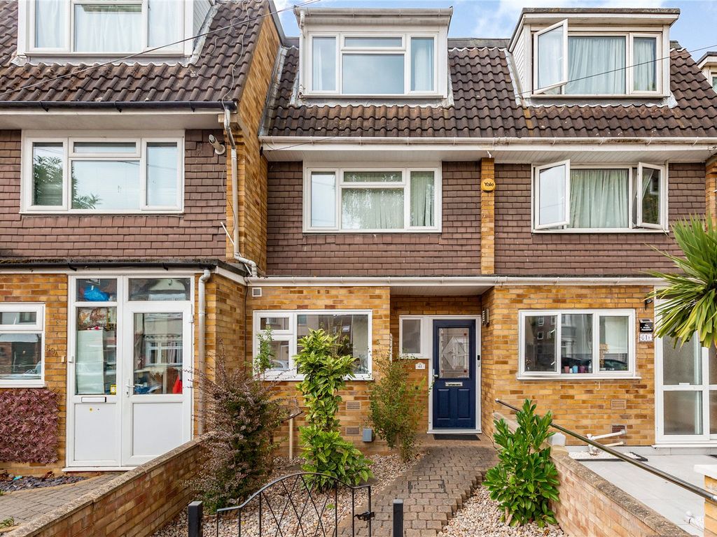 4 bed terraced house for sale in Willow Street, Romford RM7 Zoopla