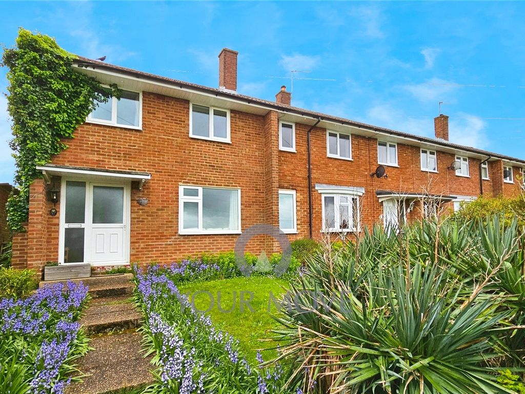 3 bed end terrace house for sale in Barnfield, Nash Mills, Hemel Hempstead, Hertfordshire HP3, £