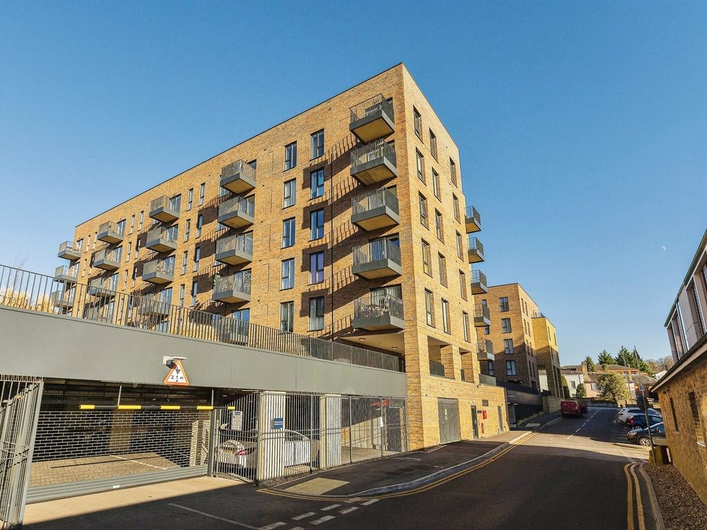 2 bed flat for sale in Dacorum Way, Hemel Hempstead HP1, £370,000 Zoopla