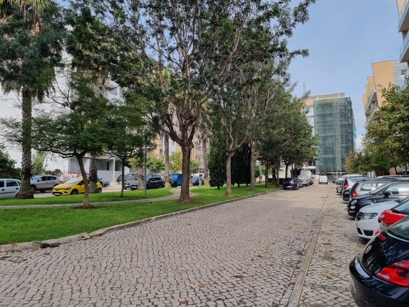 3 bed apartment for sale in Carcavelos E Parede, Cascais, Lisboa, £