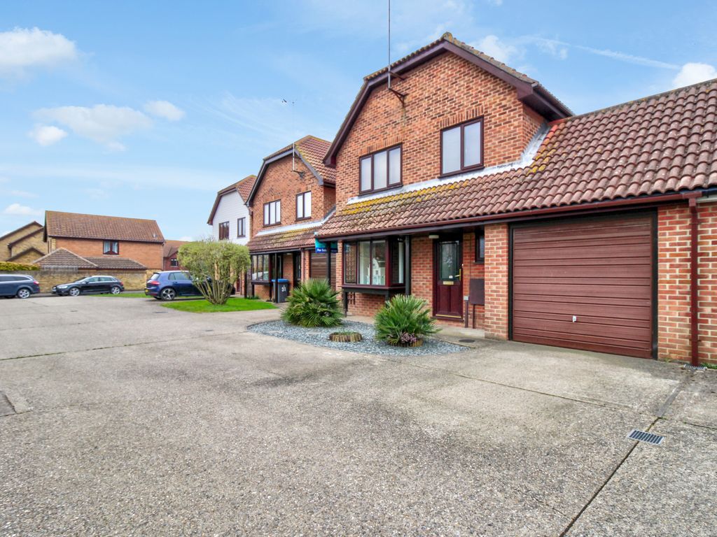 4 bed detached house for sale in Fordwich Place, Sandwich CT13 Zoopla