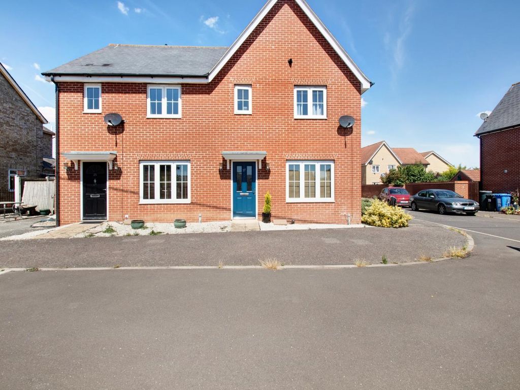 3 bed semidetached house to rent in Radiator Road, Great Cornard