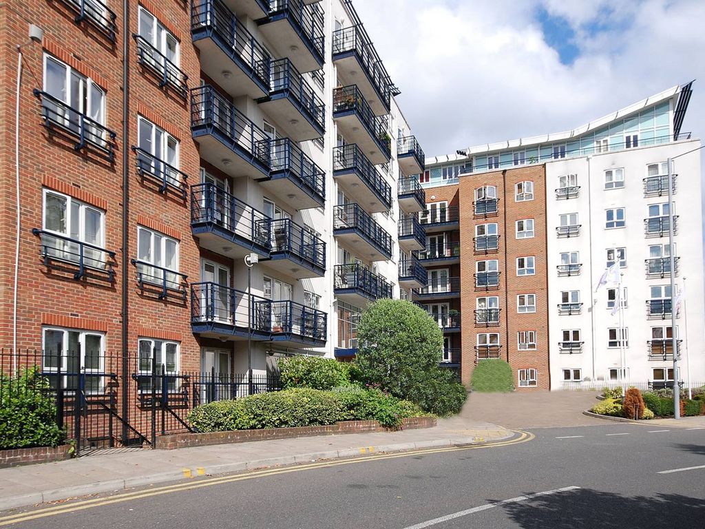2 bed flat for sale in Seven Kings Way, Kingston, Kingston Upon Thames