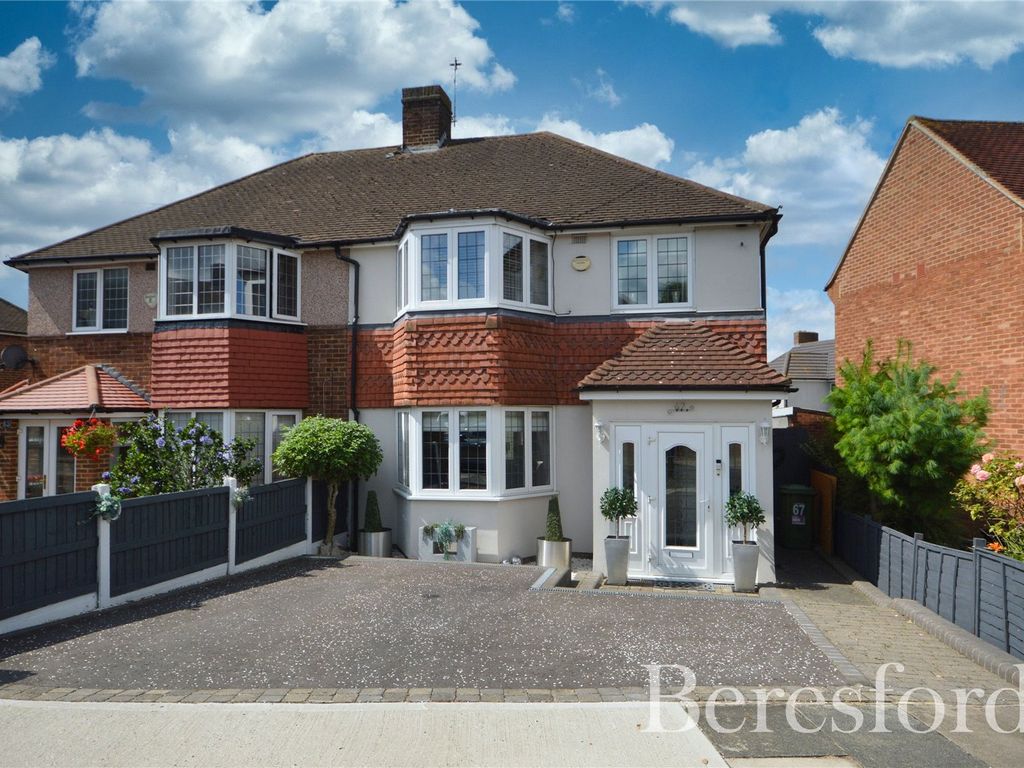 3 bed semidetached house for sale in Brockley Crescent, Romford RM5
