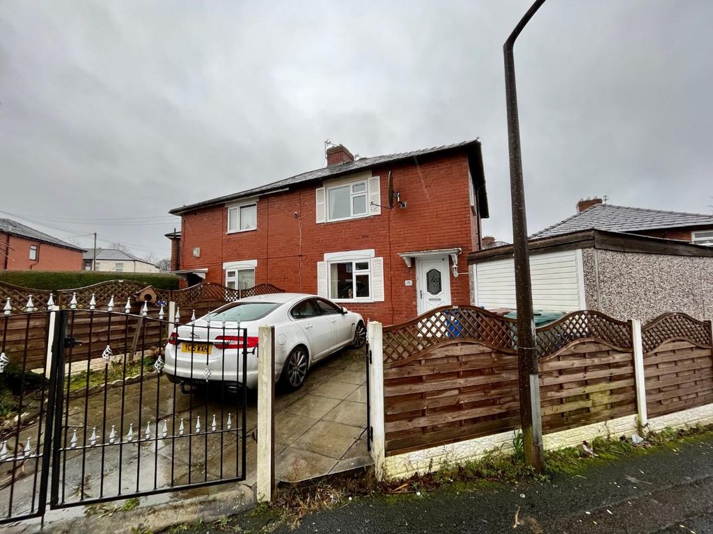 3 bed semidetached house to rent in Sefton Street, Radcliffe
