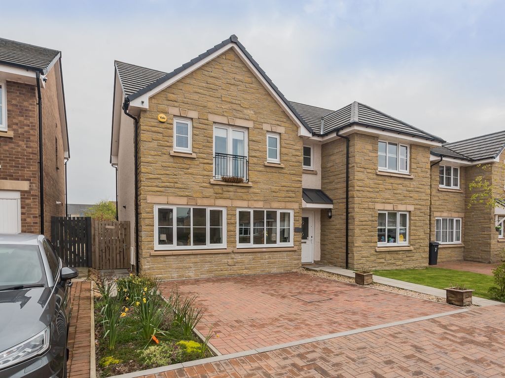 5 bed detached house for sale in 5 Central Park View, PA7