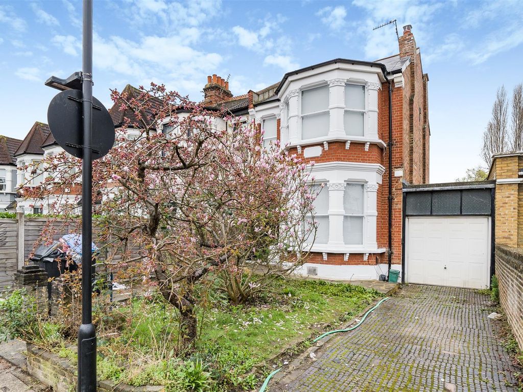 5 bed semidetached house to rent in Palmerston Road, Wood Green N22