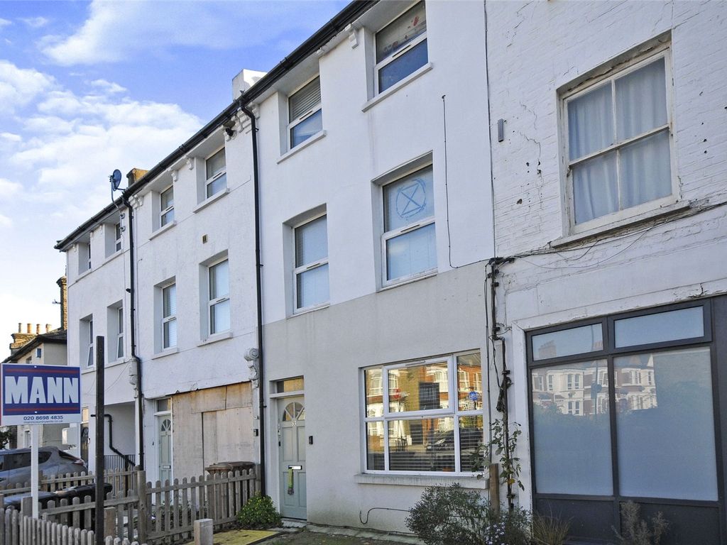 Catford Hill, Catford SE6  