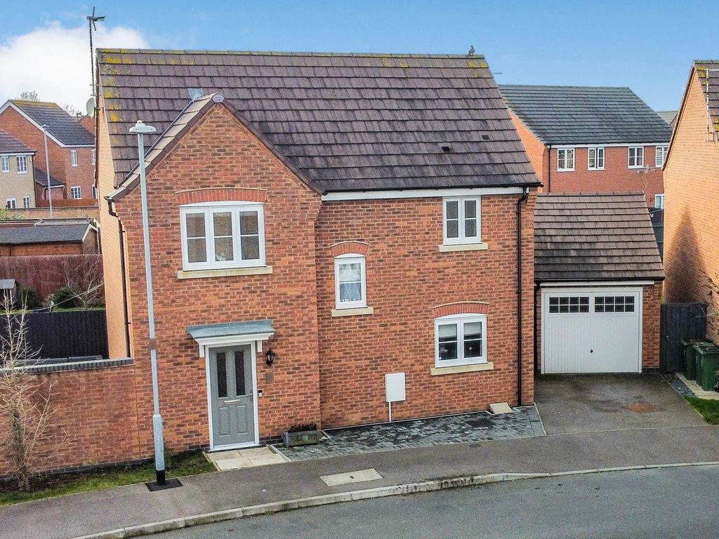 3 bed detached house for sale in Clemerson Close, Blaby, Leicester LE8