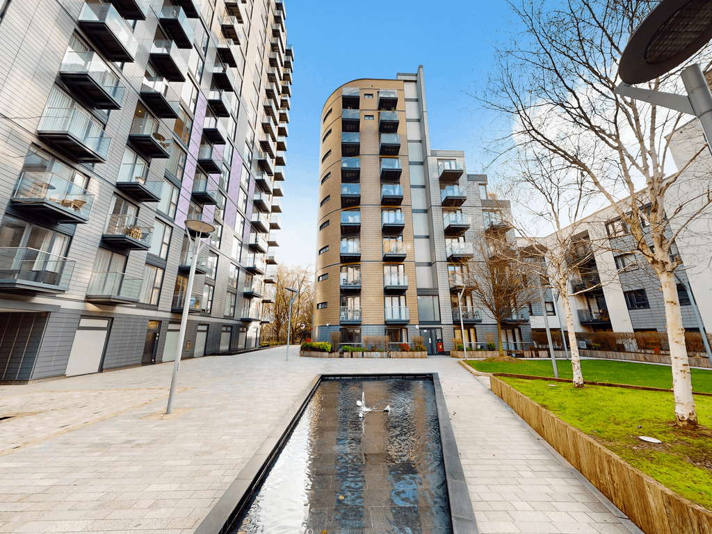 1 bed flat to rent in Cobblestone Square, London E1W, £1,750 pcm Zoopla