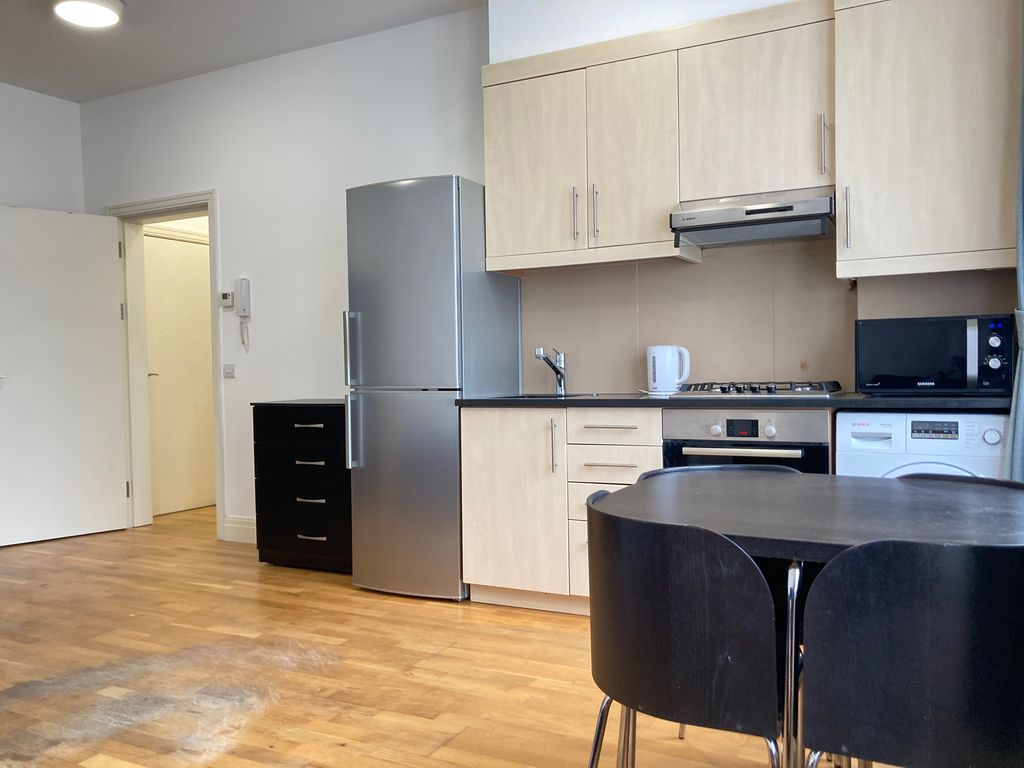 1 bed flat to rent in Very Near Byron Road Area, Ealing Common W5, £