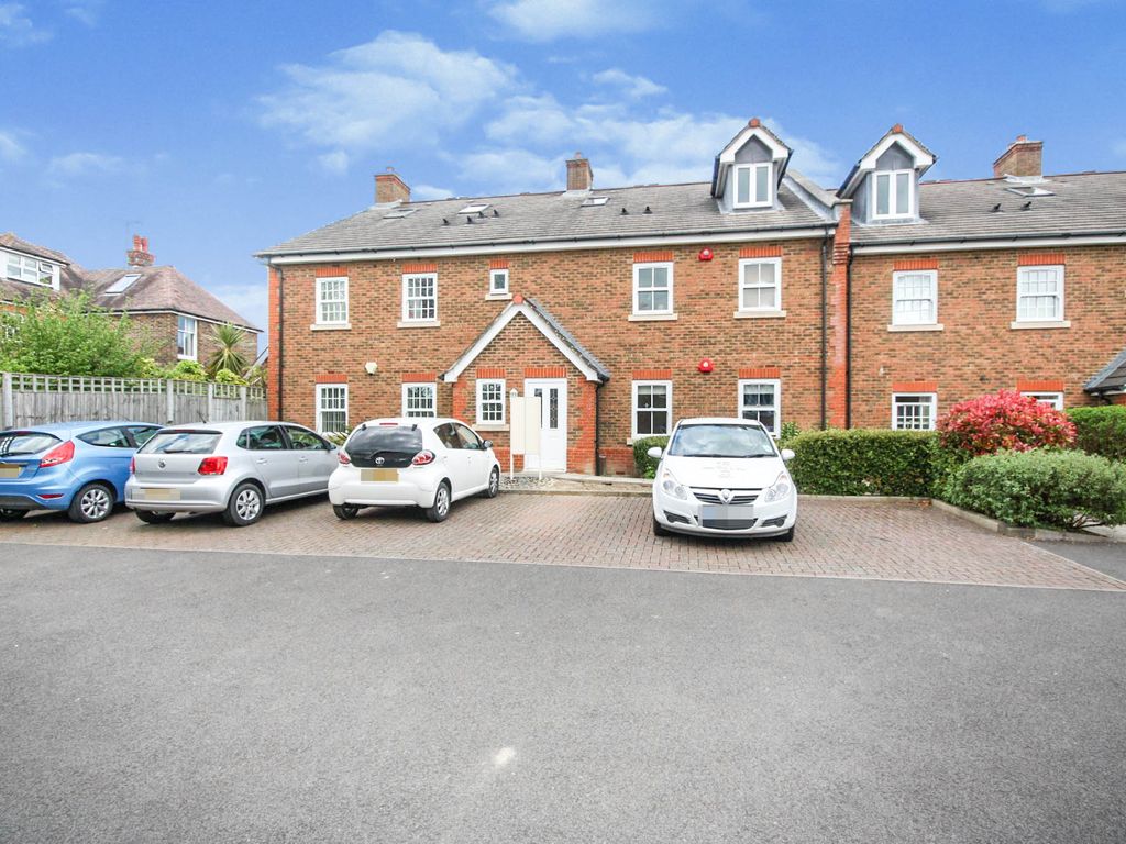 2 bed flat for sale in Eastgate Mews, Brighton Road, Horsham RH13 Zoopla