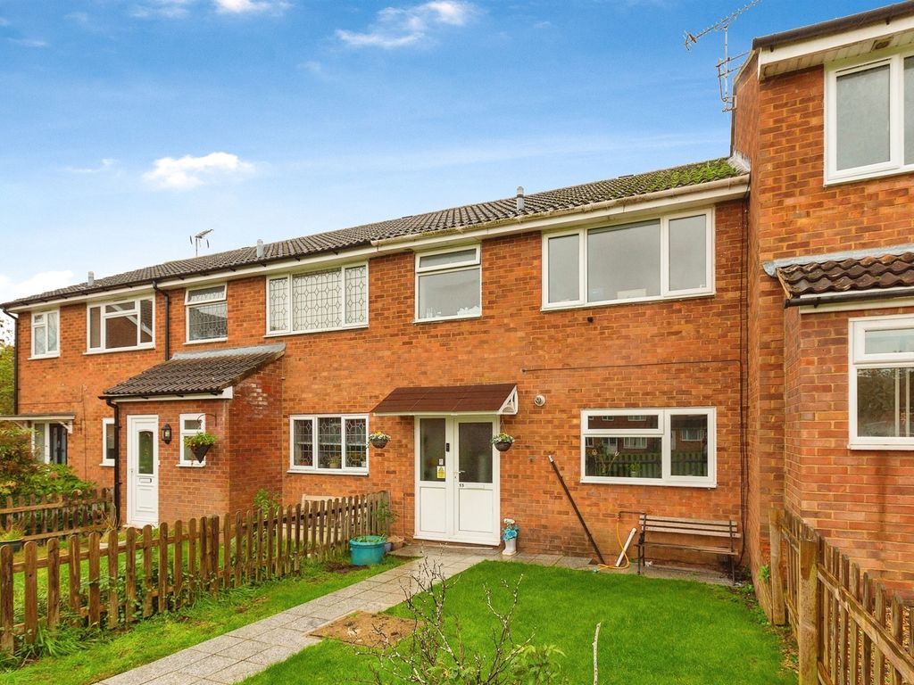 3 bed terraced house for sale in Orwell Drive, Aylesbury HP21, £320,000