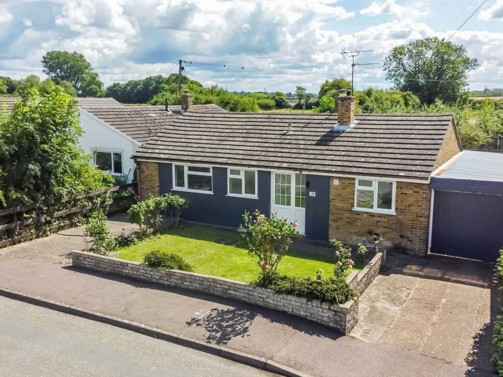 2 bed detached bungalow for sale in Arcadia Gardens, Oakington