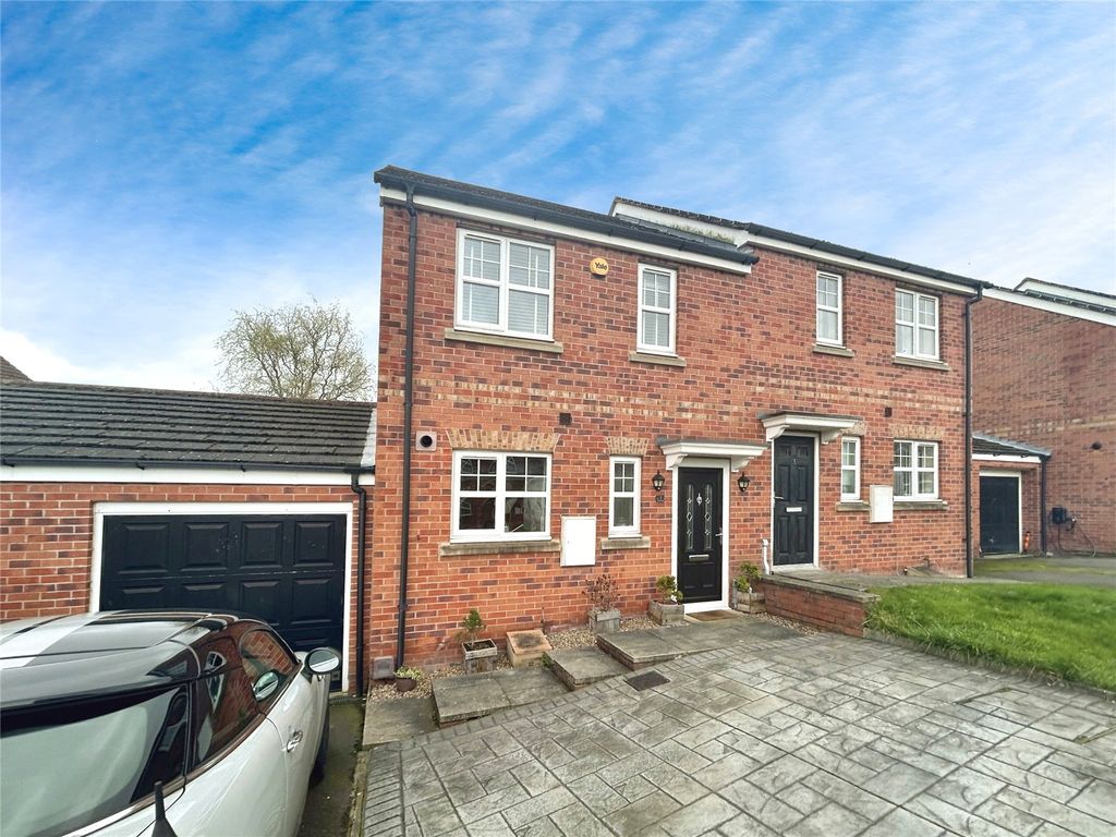 3 bed semidetached house to rent in Stonefont Grove, Grimethorpe