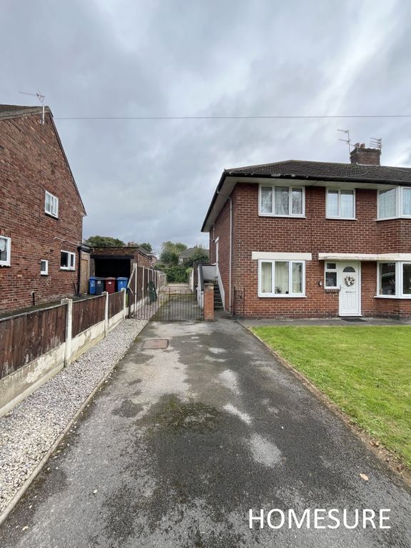 2 bed to rent in Hazel Avenue, Whiston, Prescot L35, £850