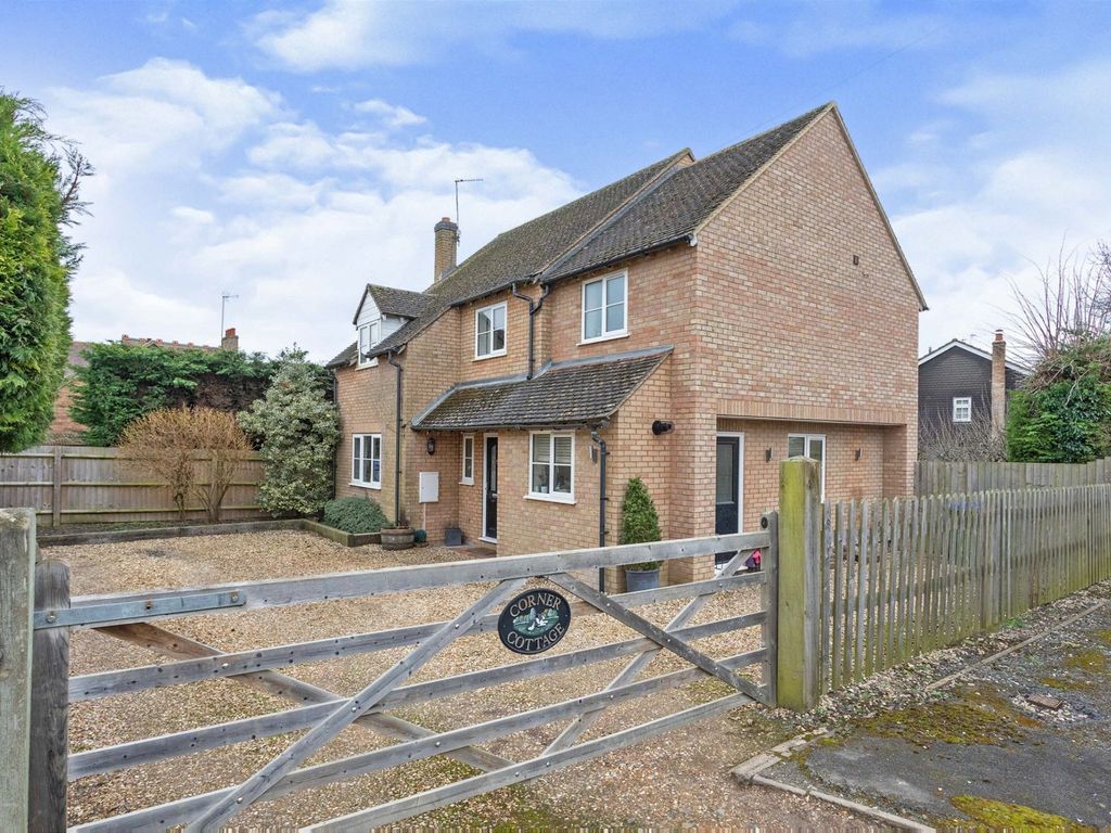 4 bed detached house to rent in Millfield Close, Marsh Gibbon, Bicester
