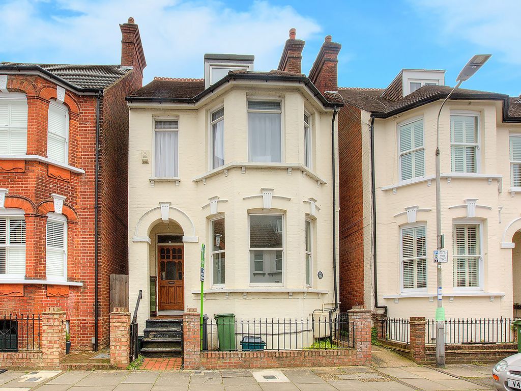 3 bed flat to rent in Selby Avenue, St Albans, Herts AL3, £1,800 pcm