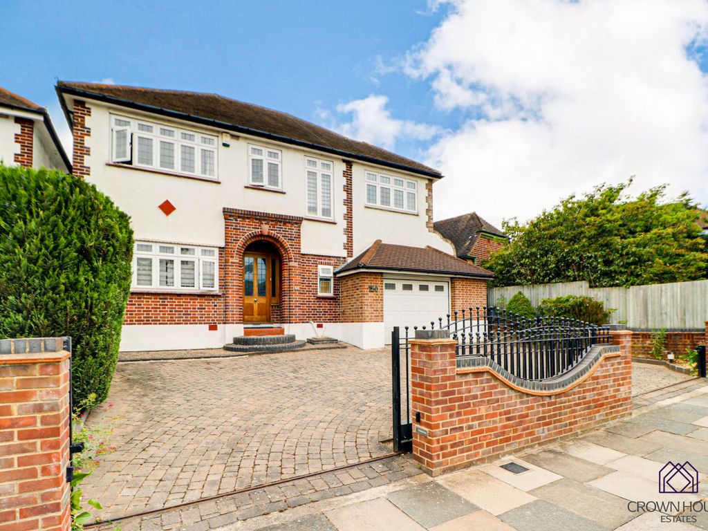 5 bed detached house for sale in Prince Avenue, London N14, £