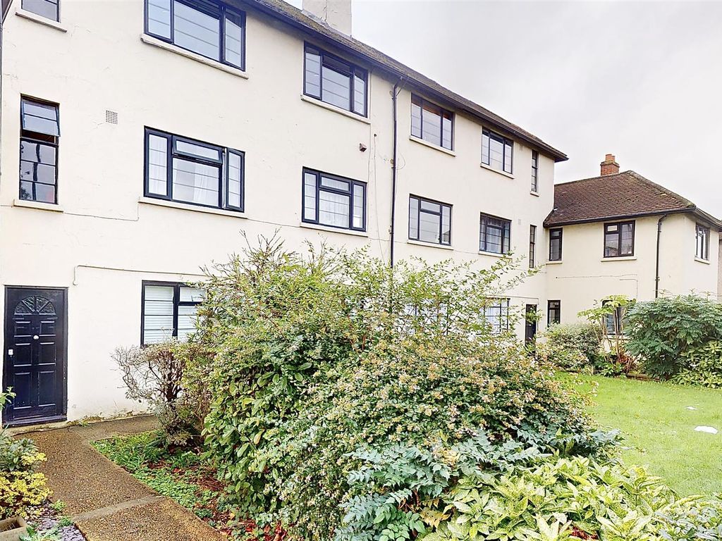 2 bed flat for sale in Amhurst Gardens, Isleworth TW7, £375,000 Zoopla