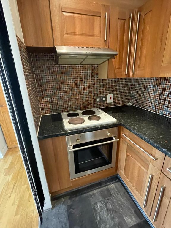 1 bed flat to rent in Earls Court Road, London SW5, £1,700 pcm Zoopla