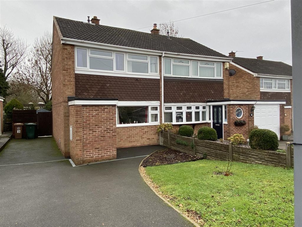 3 bed semidetached house for sale in Meadow Lane, Newhall, Swadlincote