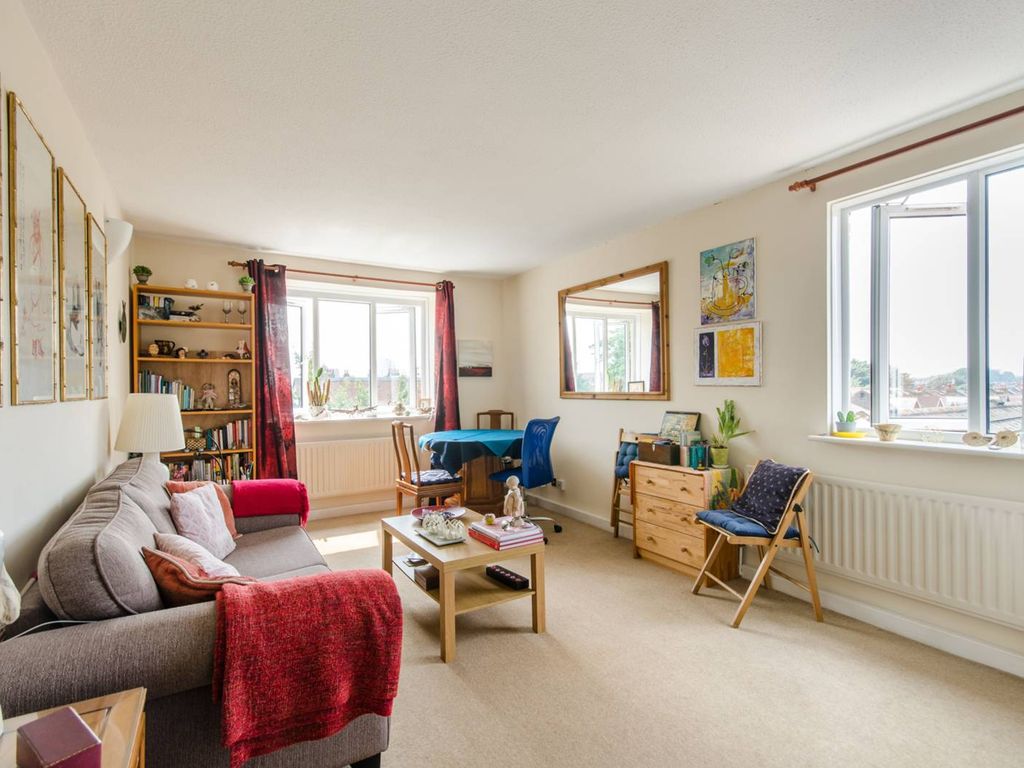 1 bed flat to rent in Murray Road, South Ealing, London W5, £1,712 pcm