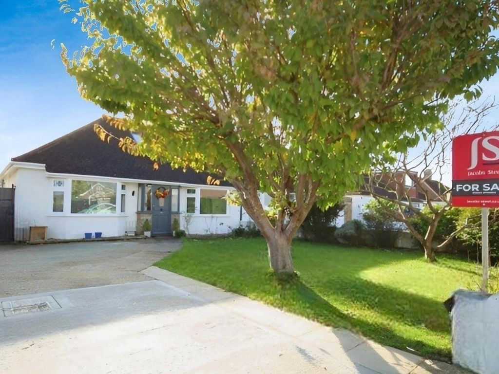 4 bed semidetached bungalow for sale in Sunningdale Road, Salvington