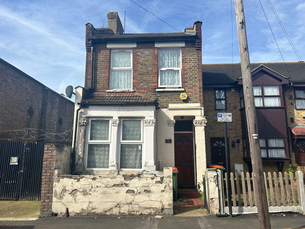 2 bed end terrace house for sale in Ranelagh Road, London E6, £350,000