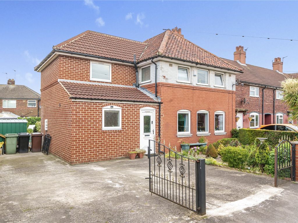 5 bed terraced house for sale in Smeaton Grove, Swillington, Leeds