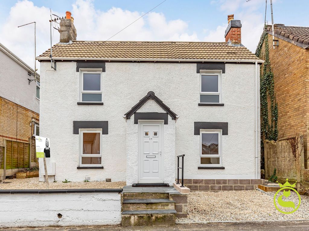 3 bed detached house for sale in Beaconsfield Road, Poole BH12, £