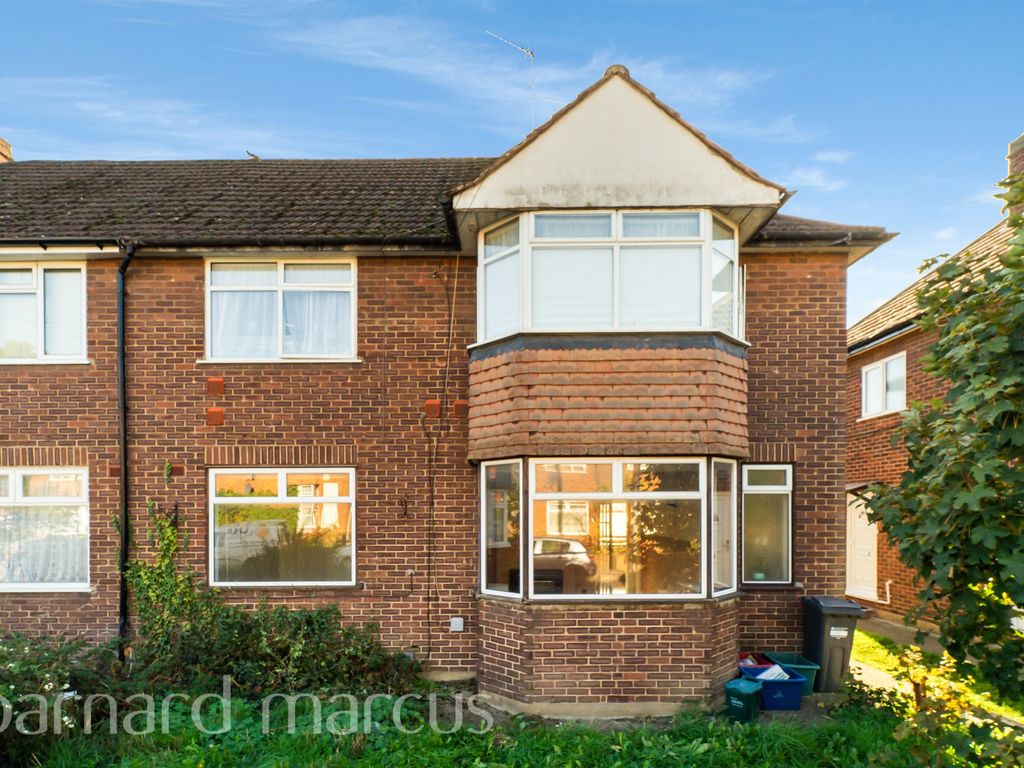 2 bed flat for sale in Park Way, Feltham TW14, £280,000 Zoopla