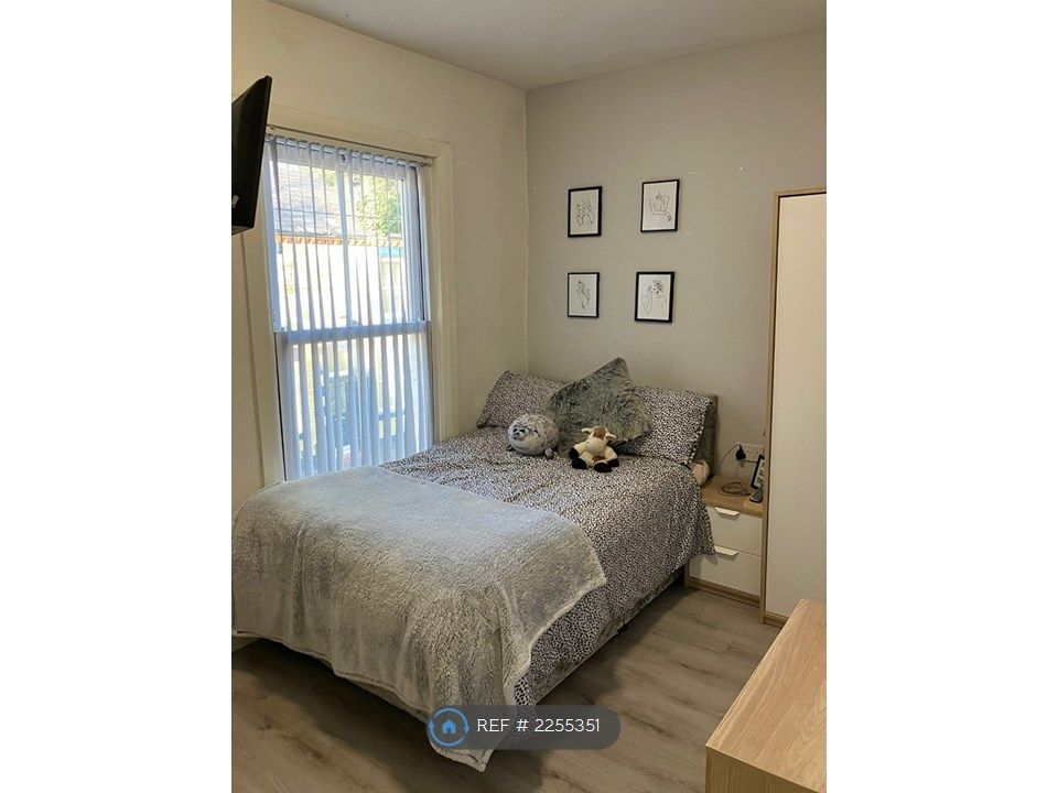 3 bed terraced house to rent in Renfrew Street, Liverpool L7, £1,625