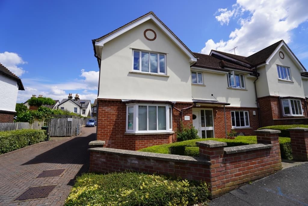 2 bed flat for sale in Myrtle Road, Dorking RH4, £275,000 Zoopla