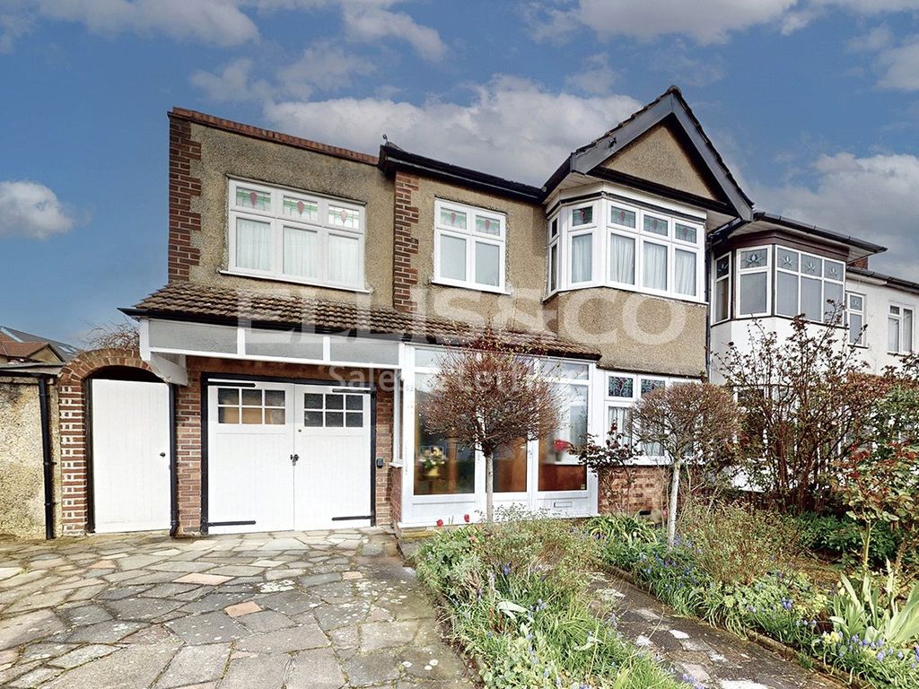 4 bed end terrace house for sale in Turner Road, Edgware HA8, £750,000