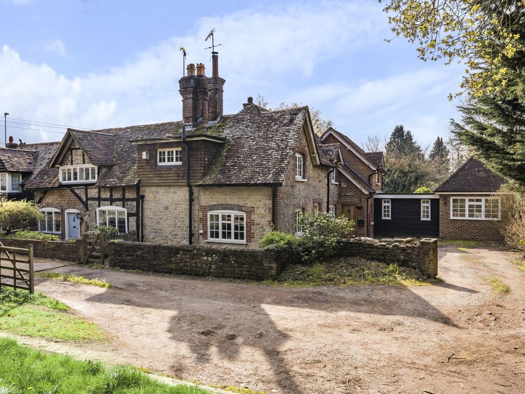 4 bed semidetached house for sale in London Road, Coldwaltham, West