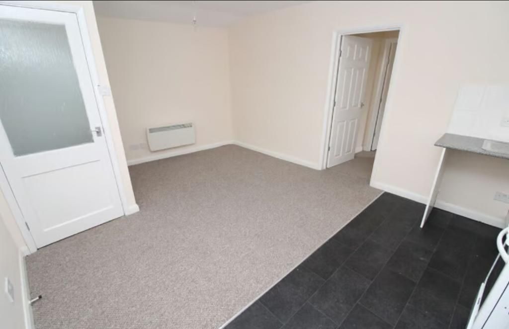 1 bed flat for sale in Silver Street, Newport Pagnell, Buckinghamshire