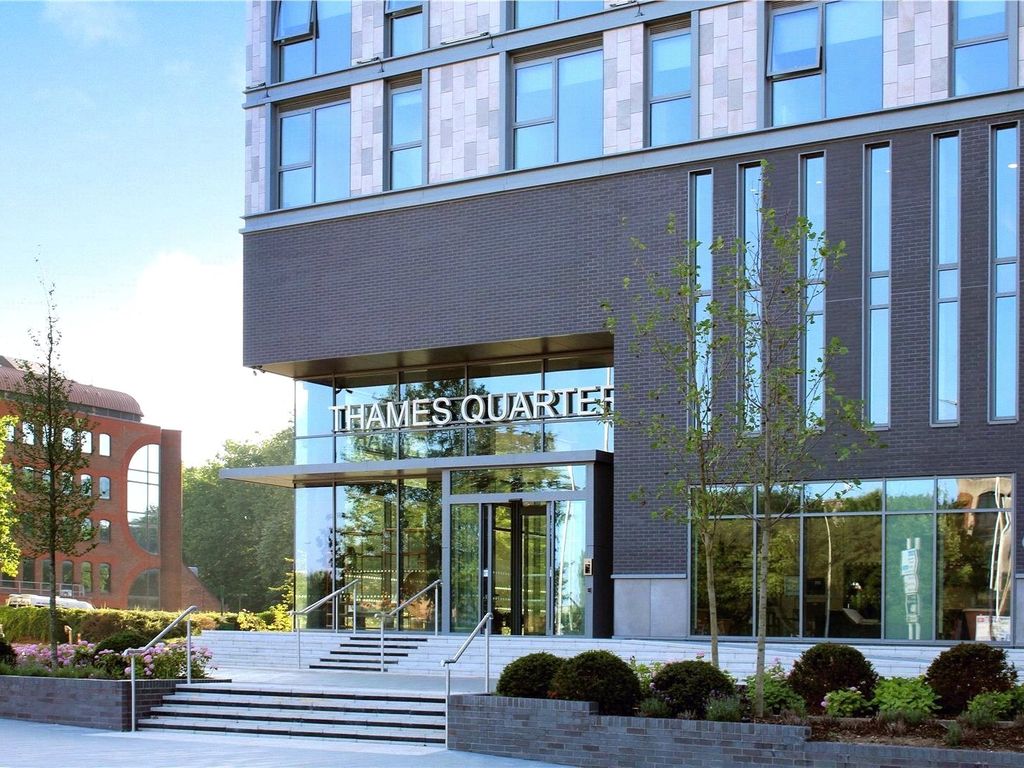 1 bed flat to rent in Thames Quarter, Napier Road, Reading RG1, £1,675