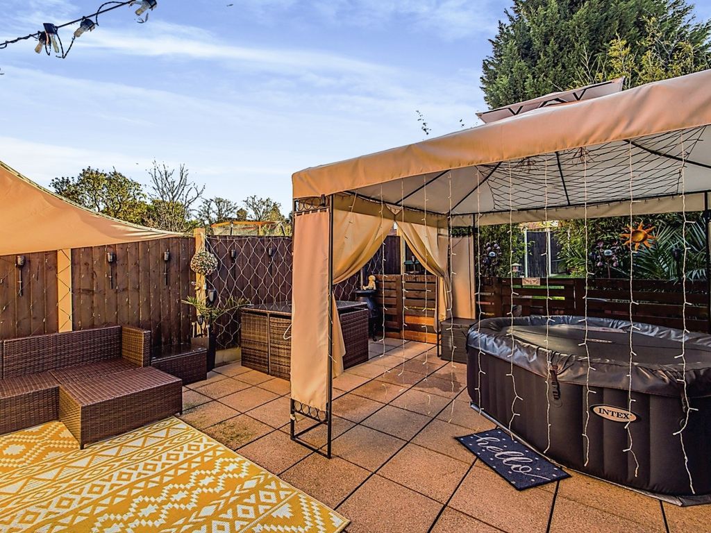 Amesbury Circus, Nottingham NG8