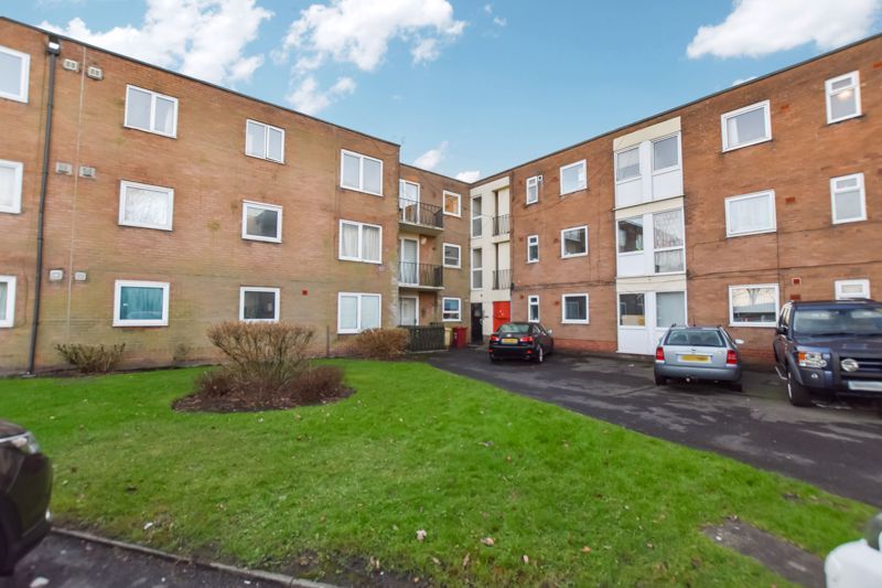 2 bed flat for sale in Hill View Court, Astley Bridge, Bolton BL1, £