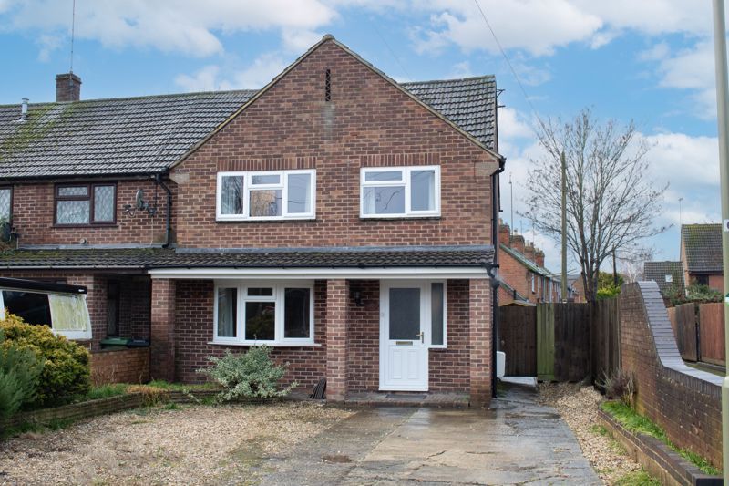 3 bed semidetached house to rent in Goodlake Avenue, Faringdon SN7, £