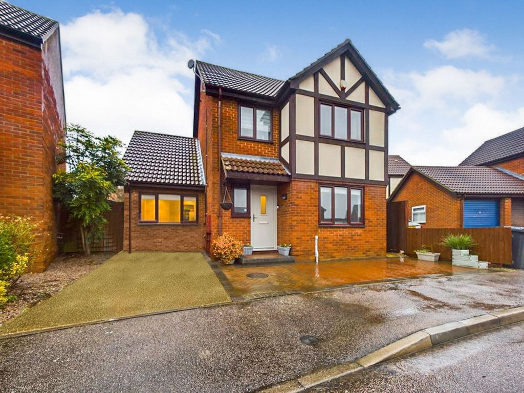 4 bed detached house for sale in Kestrel Close, Hartford, Huntingdon